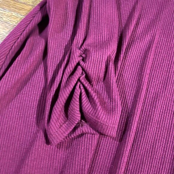 Maurices Women’s Burgundy Top Size 2 - Picture 4 of 13